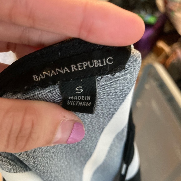 cute black and white blouse from banana republic, size small, great condition - Picture 3 of 4